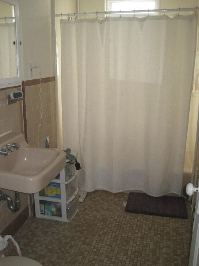 Building Photo - No Brokers Fee, Heat, Hot Water Included, One parking is Included, 2 Porches, Free Laundry