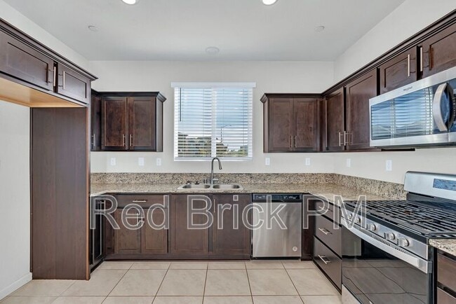 Building Photo - 393 Sullivan Dr