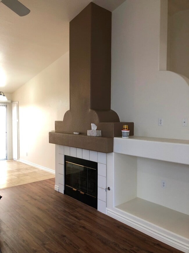 Building Photo - Beautiful Single Story Home