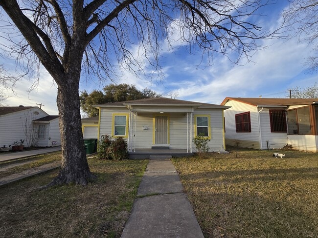 Building Photo - 809 Elmwood Dr