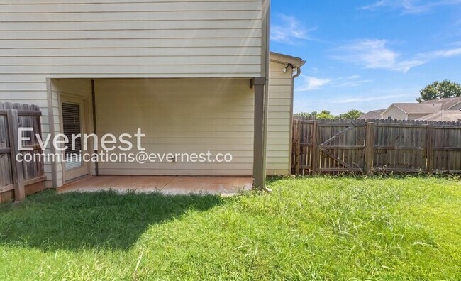 Building Photo - 4 Bed, 3 Bath Home with Garage / Pet-Friendly / Available Now!