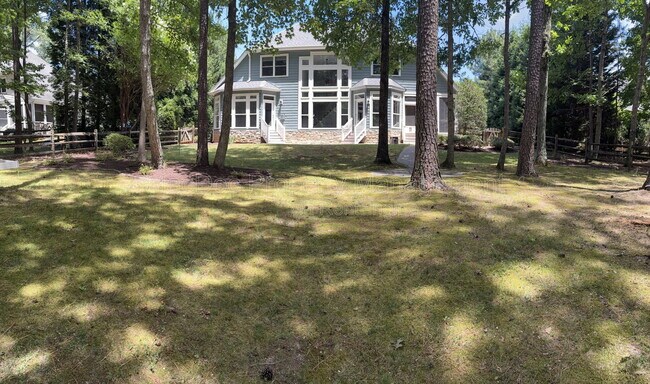 Building Photo - 10802 Cedar Creek Dr