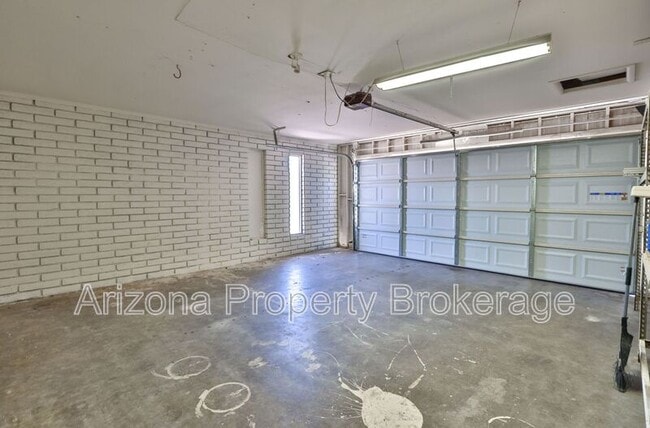 Building Photo - 3009 E Caballero St