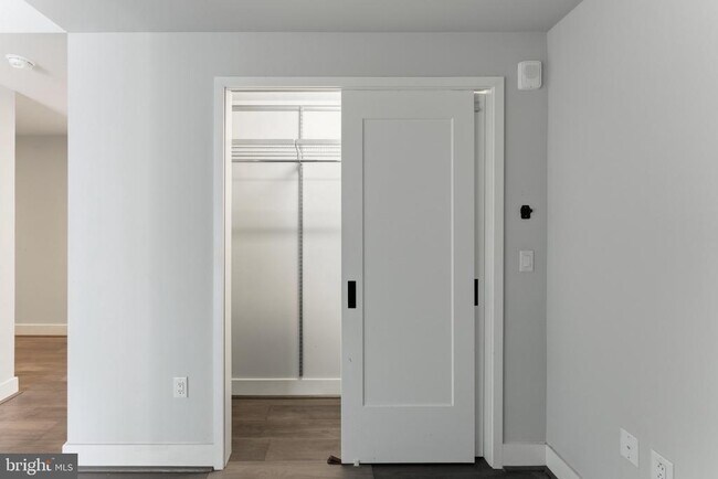 Building Photo - 1300 4th St SE