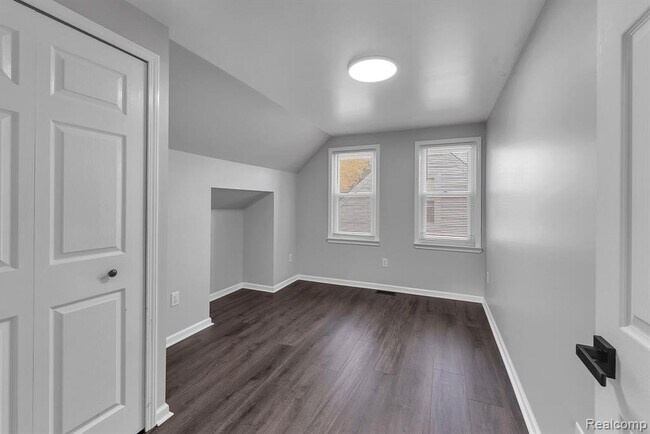 Building Photo - 3237 Pardee Ave