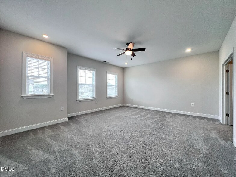 Building Photo - 413 Canyon Spring Trl