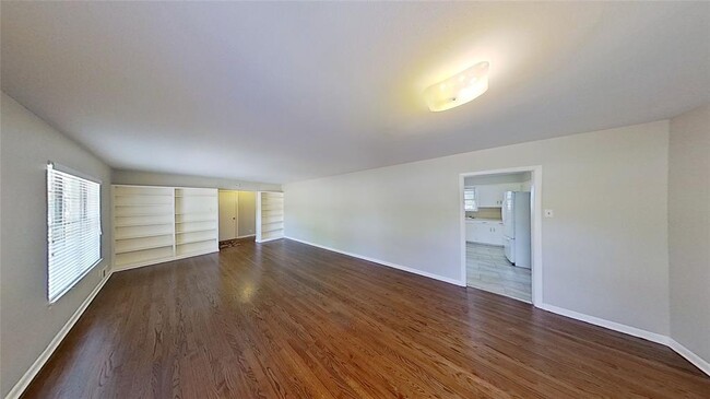 Building Photo - 841 Hillside Dr