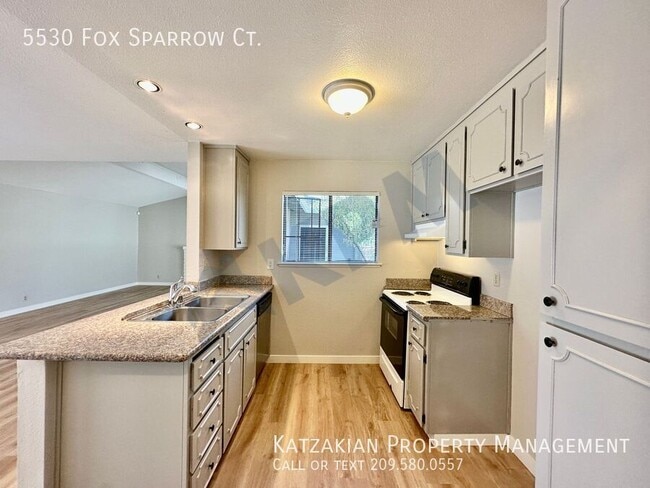 Building Photo - 5530 Fox Sparrow Ct