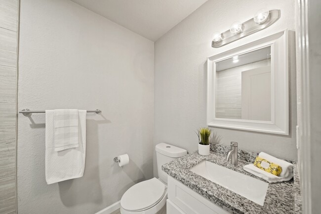 Building Photo - 2106 N Galveston Ave