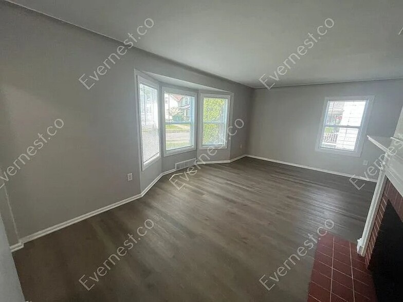 Building Photo - 2820 Winsted Dr