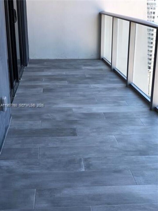 Building Photo - 1010 Brickell Ave