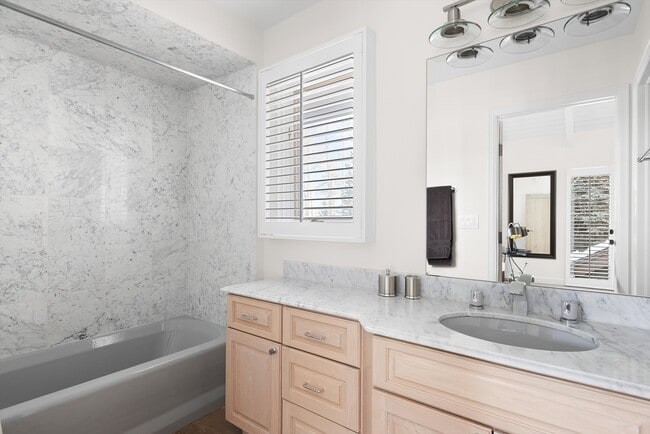 Building Photo - 18 Edgewood Ln