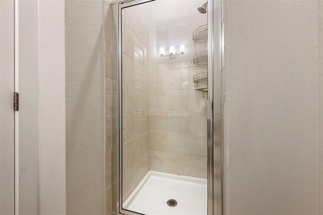 Building Photo - 2104 Prairie Oaks Dr