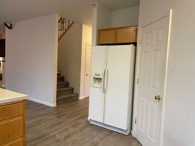 Building Photo - FANTASTIC 4 Bed 2.5 Bath Home in Salmon Cr...