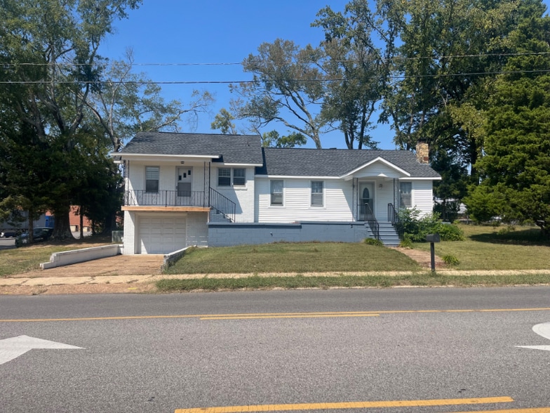 Primary Photo - 1413 N Pine St