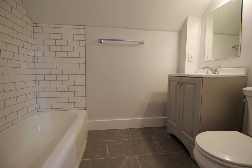 Building Photo - 71 June St