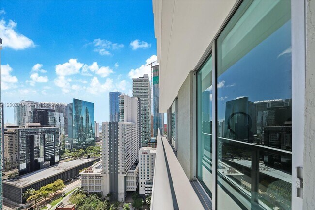 Building Photo - 1111 SW 1st Ave