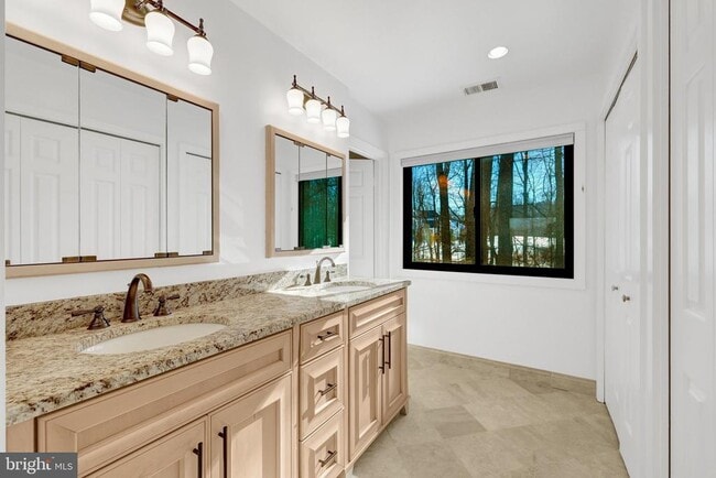 Building Photo - 9982 Blackberry Ln