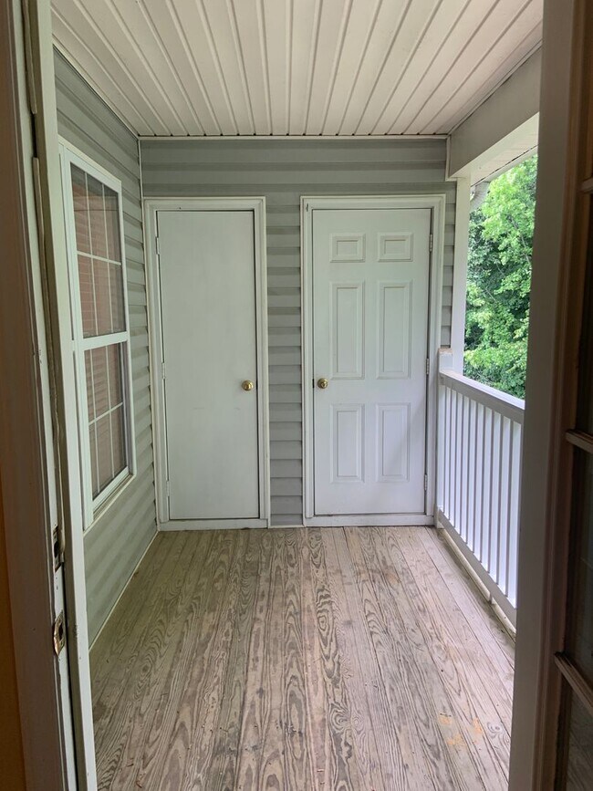 Building Photo - 2 BR Lawndale condo--water included!