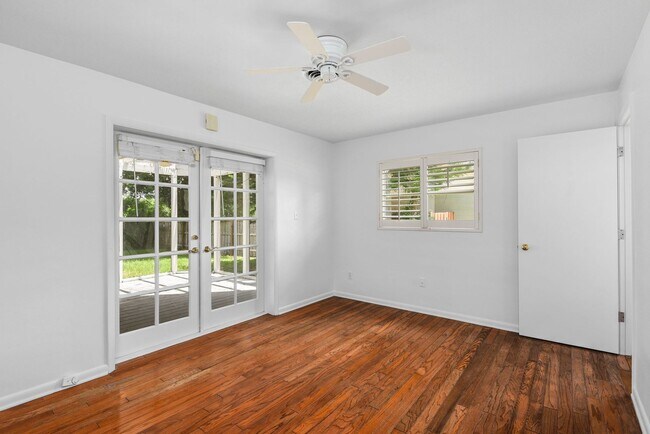 Building Photo - 2107 Brookview Dr