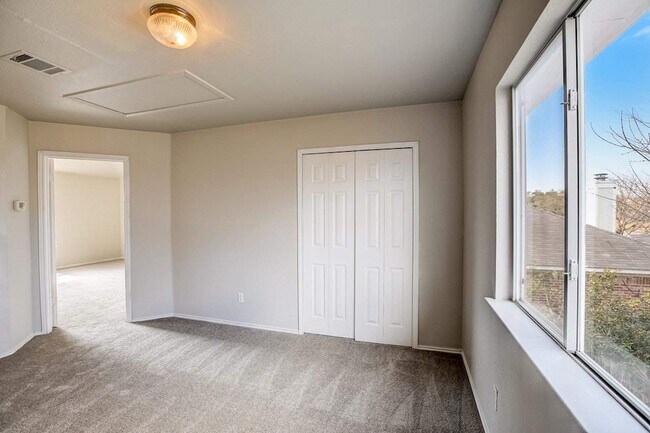 Building Photo - 1238 Acanthus St