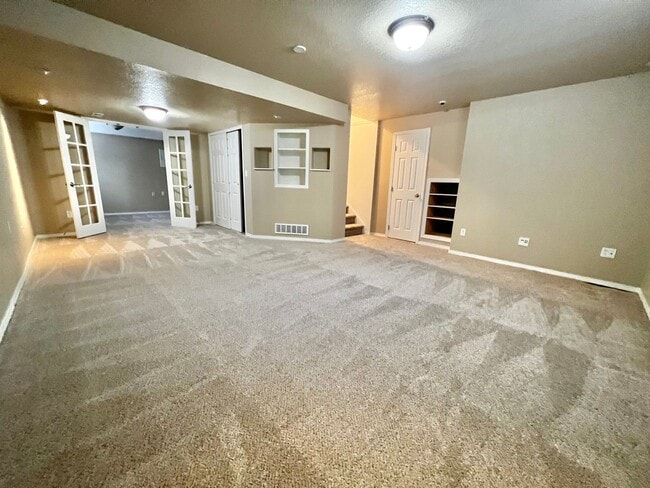 Building Photo - Spacious 4 Bed, 3.5 Bath Home with Finished Basement in South Fort Collins!