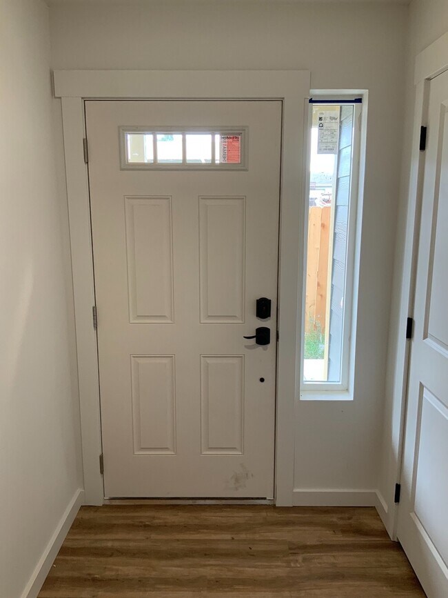 Building Photo - 4.5 Bathrooms ! 4 large bedrooms! Close to CWU