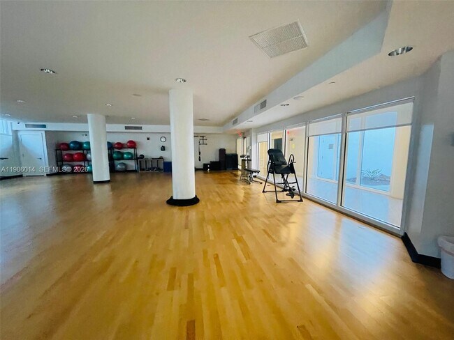 Building Photo - 20281 E Country Club Dr