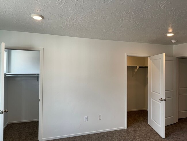 Building Photo - 2958 W Graham Lp