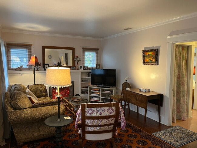 Building Photo - 318 E Colorado Blvd