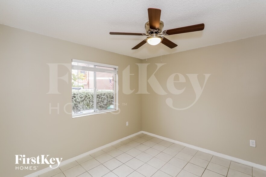 Building Photo - 1934 SW 123rd Ave