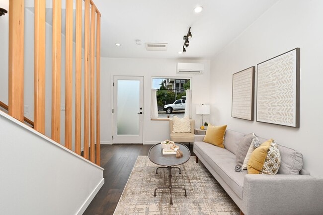 Building Photo - Modern 3-Level Townhome (2020) with Private Roof Deck & A/C