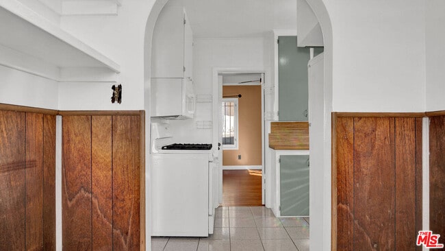 Building Photo - 6180 Oak Crest Way