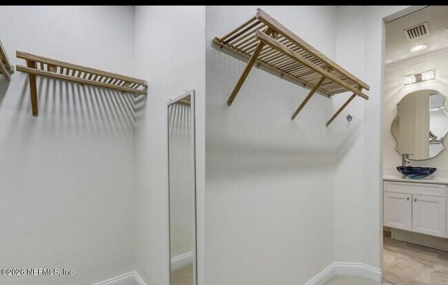 Building Photo - 156 Hidden Palms Ln
