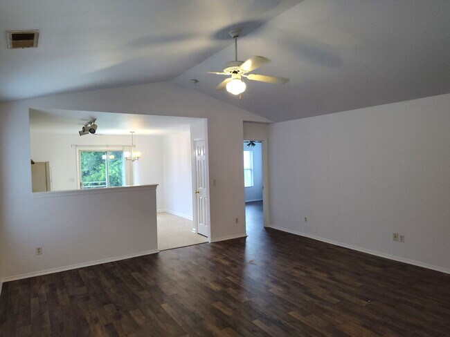 Building Photo - Ranch Style Home