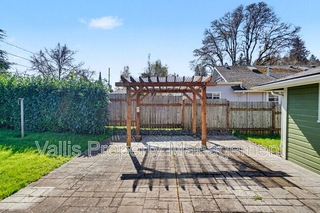 Building Photo - 2350 Cottage St SE