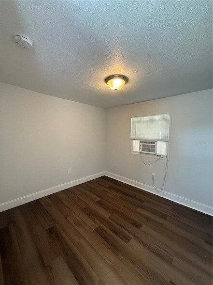 Building Photo - 37412 Carringer Rd