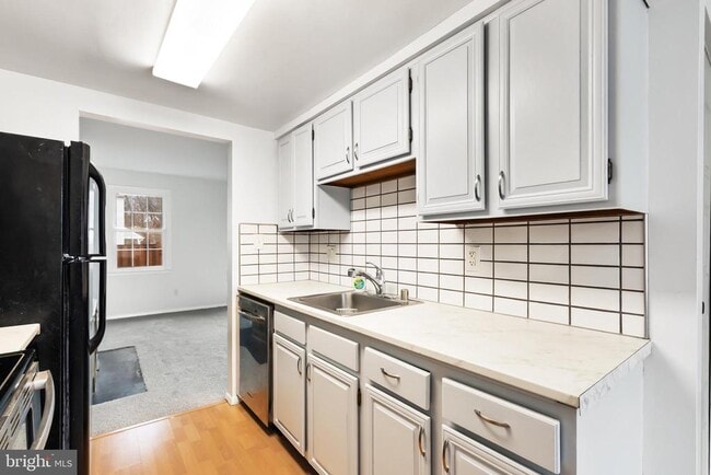 Building Photo - 1851 Sharwood Pl