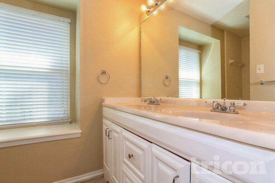 Building Photo - 12211 Kleinmeadow Dr