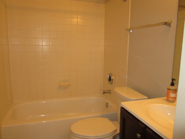 Building Photo - 557 E Shag Bark Ln