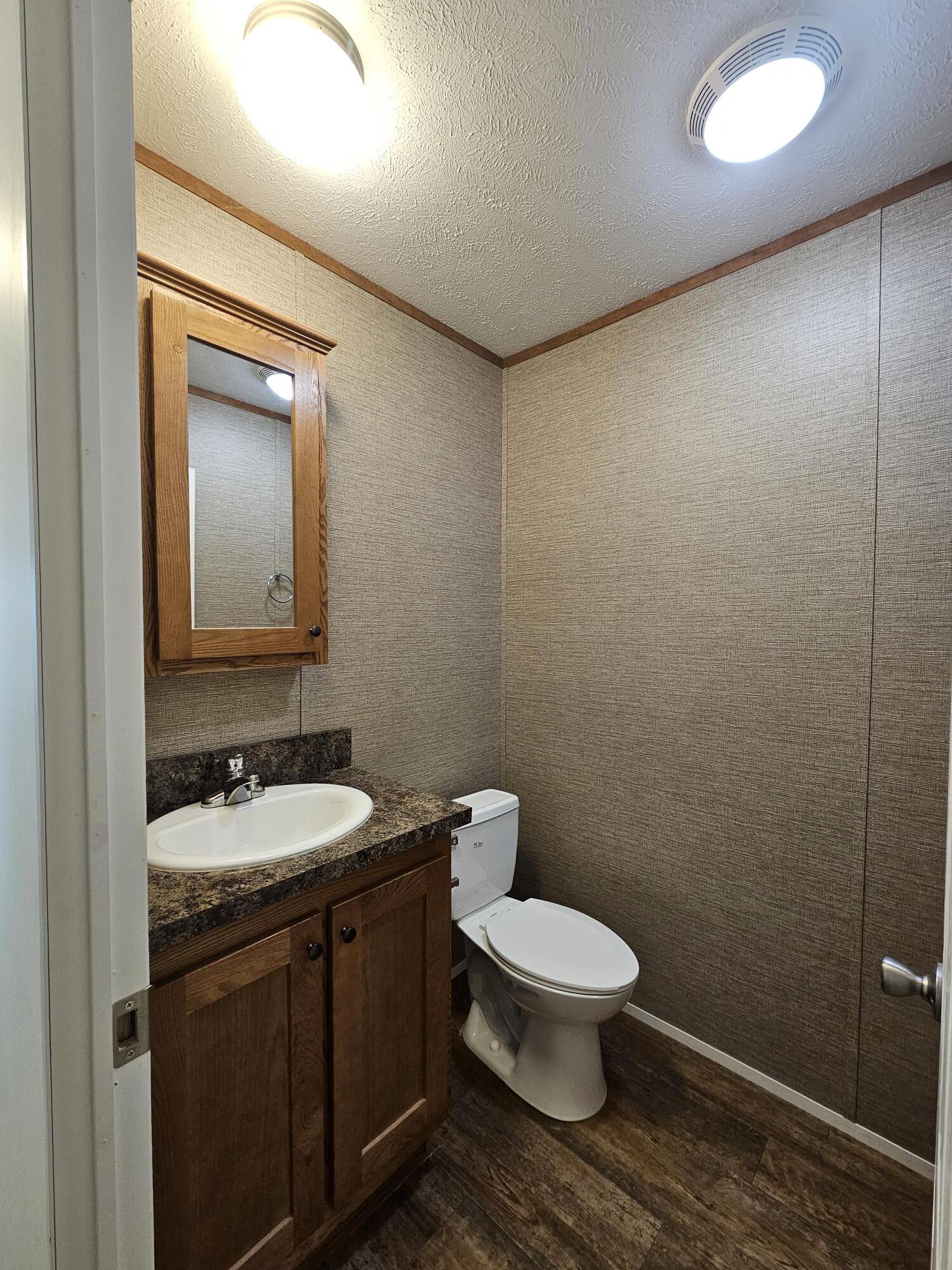 Building Photo - 418 Tulip Dr