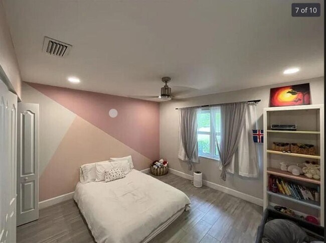 Building Photo - 208 Sandpiper Ave