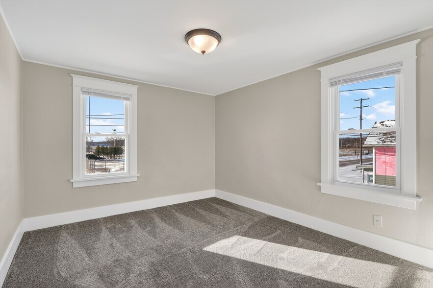 Building Photo - 428 W Delavan Dr