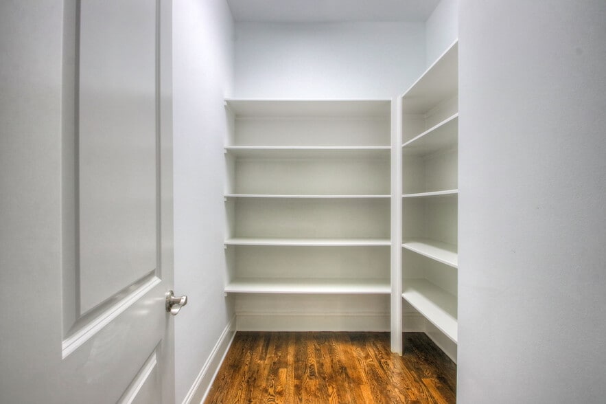 Building Photo - 9112 Keats St