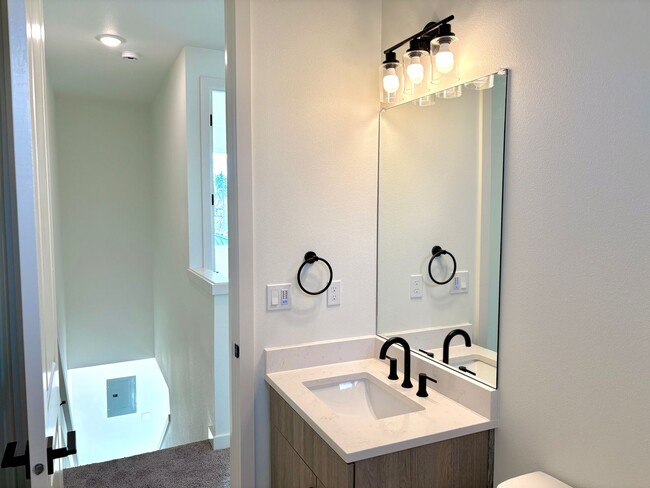 Building Photo - *MOVE-IN SPECIAL*  St. Johns New Build Townhouse - Bright and Spacious End Unit 2 Bedroom with A/...