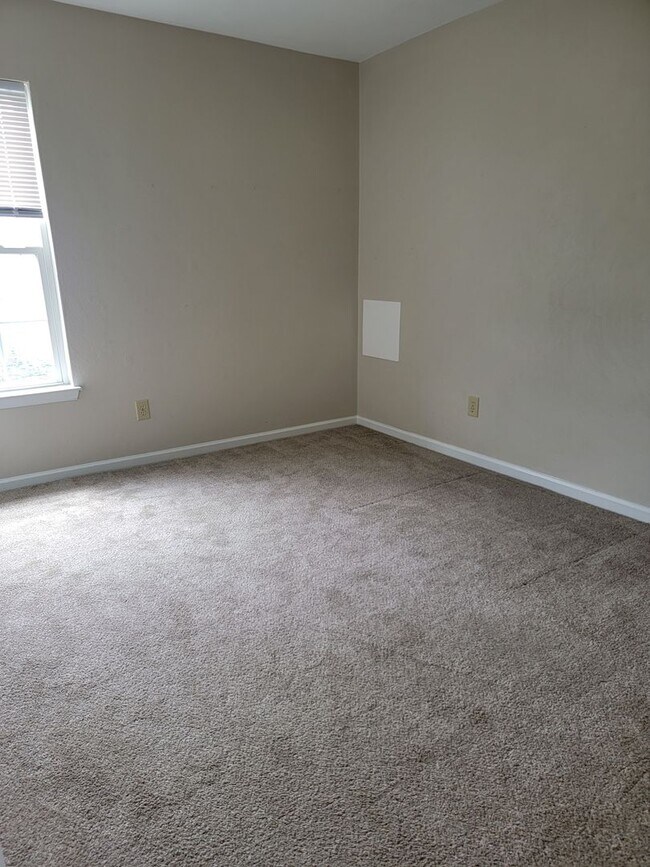 Building Photo - 1110 Carriage Ct