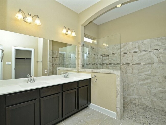 Building Photo - 124 Claiborne Lake Ln