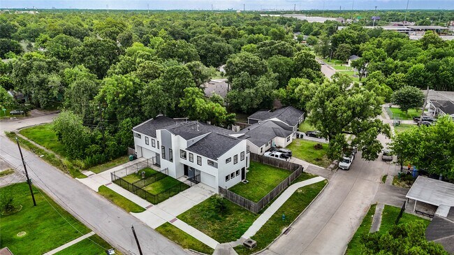 Building Photo - 6835 Weston St