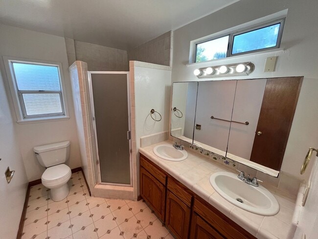 Building Photo - 215 S D St