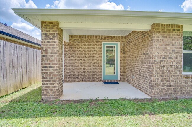 Building Photo - Spacious 4BD/2BA Brick Home Near Navy Federal